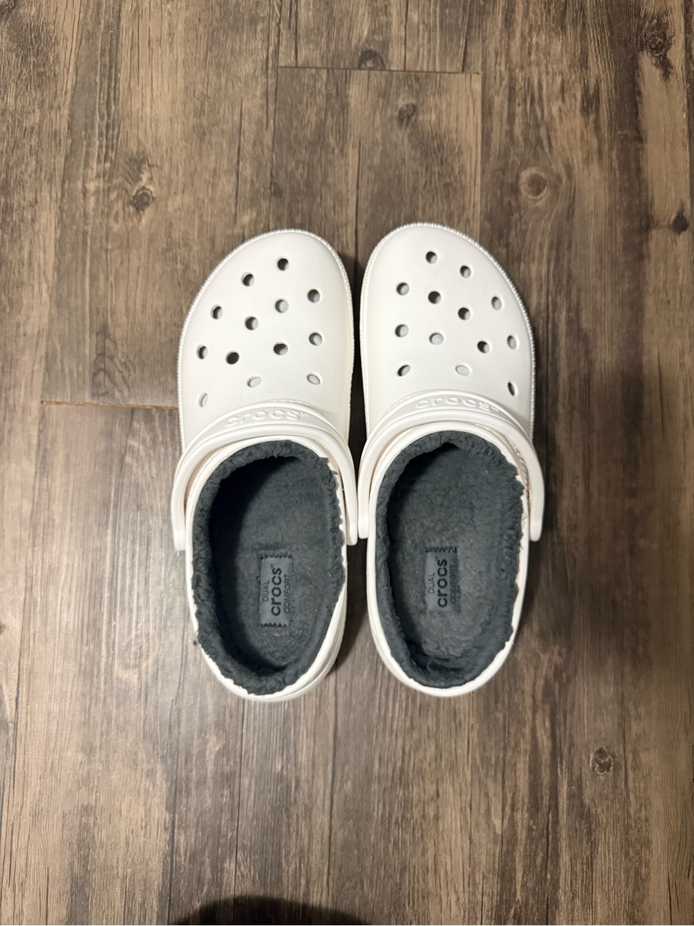 CROCS Men Classic Lined Clog in White with Gray Lining